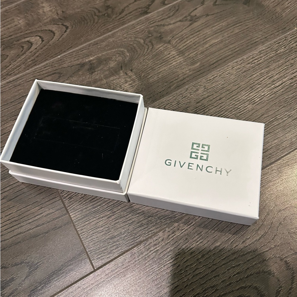 Givenchy White Empty Box - Picture 4 of 5